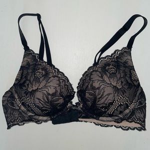 Victorias Secret Plunge Lace Bra 32B
